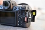 Solo el cuerpo de la cámara sin espejo Nikon Z8, color negro. - Imagen 6