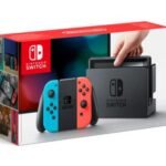 Consola Nintendo Switch negra con mandos Joy-Con derecho de color rojo neón