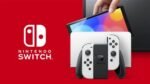 Nintendo Switch (modelo OLED) con base y mandos Joy-Con blancos