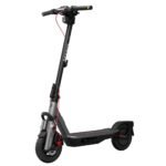 Patinete eléctrico Segway Ninebot F3 E de 450 W, gris y negro.